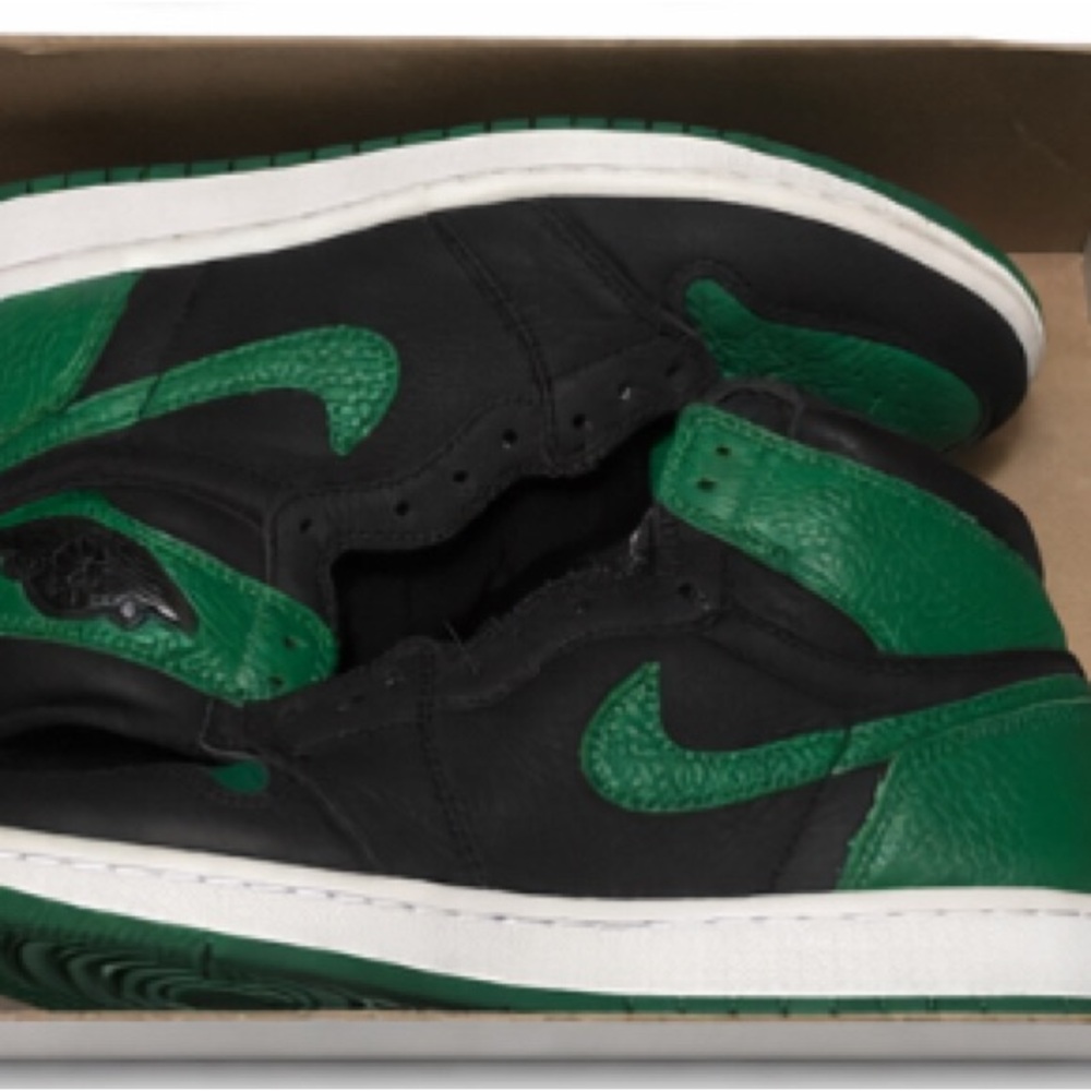 Nike Black and Green Sneakers
